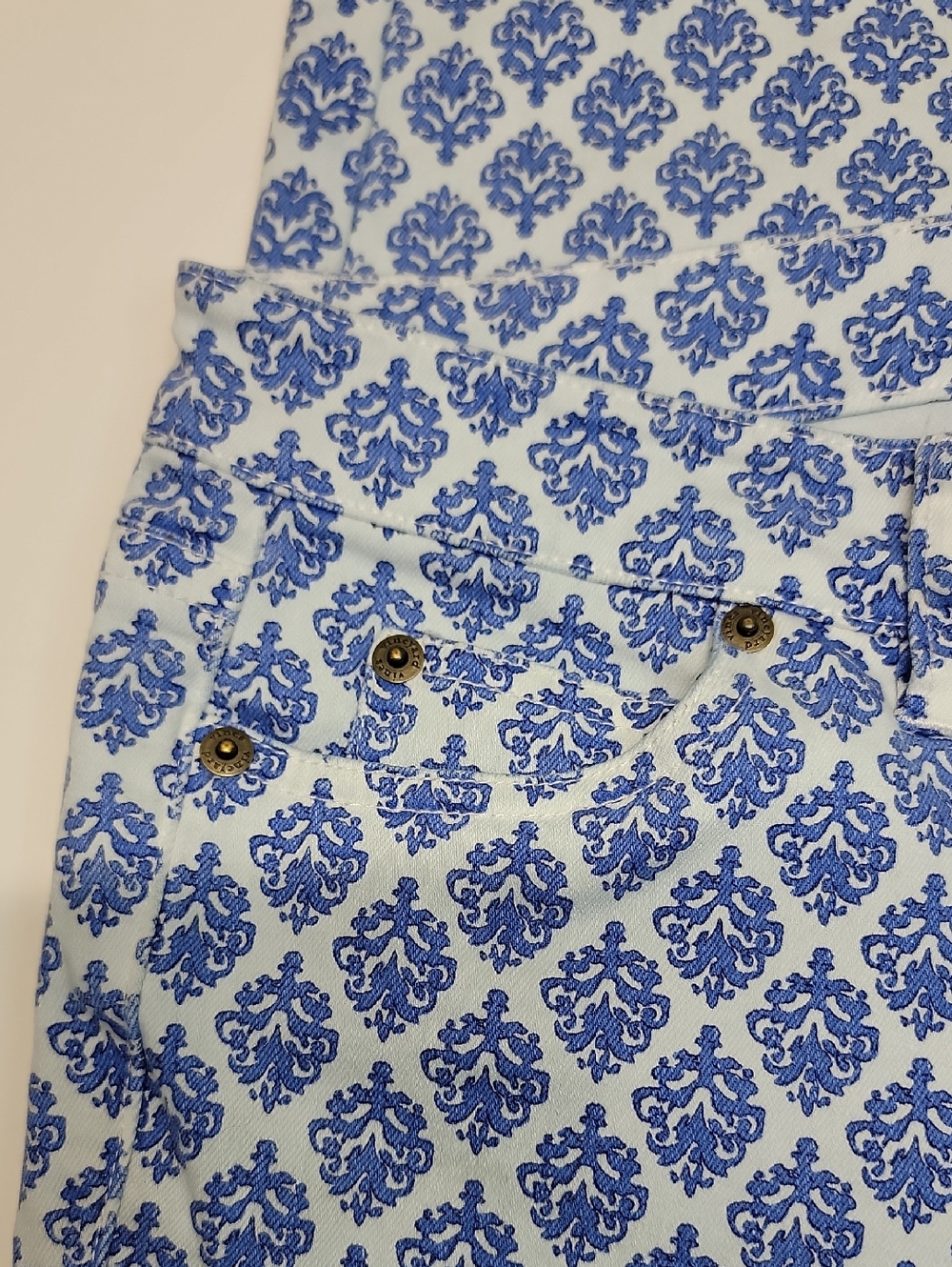 Vineyard Vines Gustavia Blue & White Printed Slim Leg Jeans - Picture 4 of 11